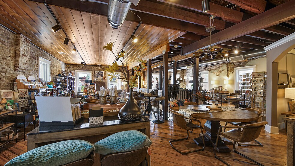 More Photos Of 517-521 E Walnut St, Indianapolis Storefront Retail Office For Sale