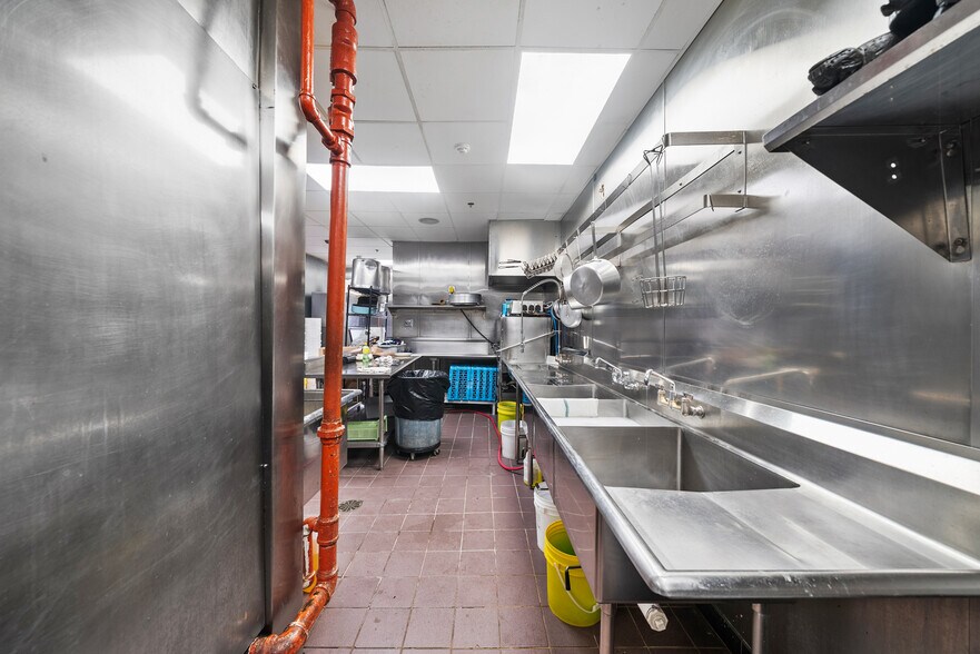 More Photos Of 1420 Interstate Dr, Cookeville Restaurant For Sale