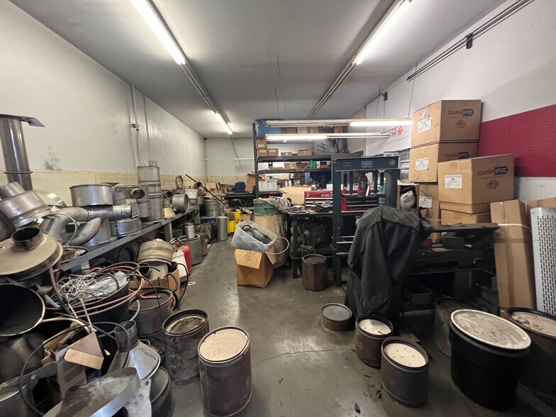 More Photos Of 301 E Blaine St, Corona Warehouse For Lease