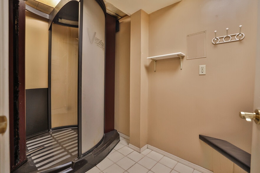 More Photos Of 107 N Bluff Rd, Collinsville Storefront For Sale