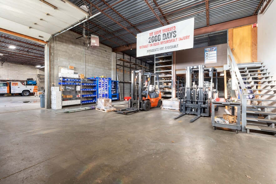 More Photos Of 151 Strong Rd, South Windsor Service For Sale