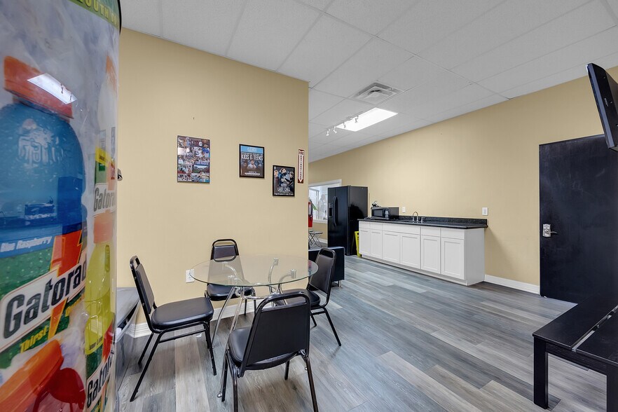 More Photos Of 11703-11711 Spring Cypress Rd, Tomball Unknown For Lease