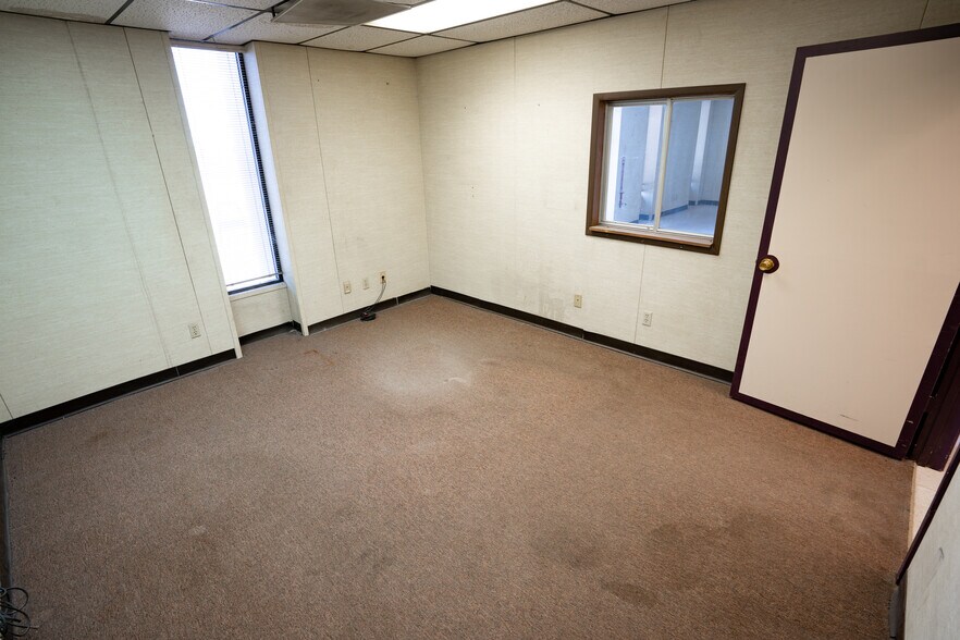 More Photos Of 4111 S County Road 1276, Midland Manufacturing For Sale