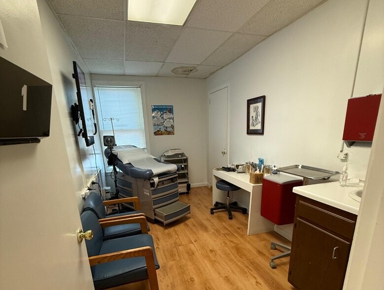 More Photos Of 409 Carthage St, Sanford Medical For Sale