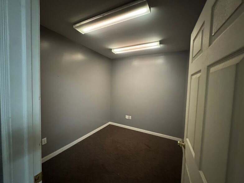 More Photos Of 841 Route 32, North Franklin Light Distribution For Lease