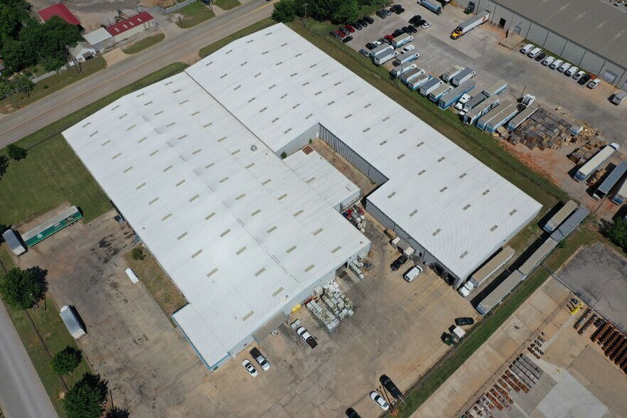 More Photos Of 2013 SE 18th St, Oklahoma City Manufacturing For Lease