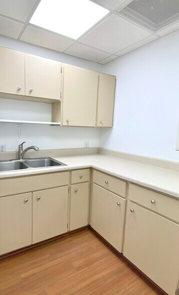 More Photos Of 848 1st Ave N, Naples Medical For Lease