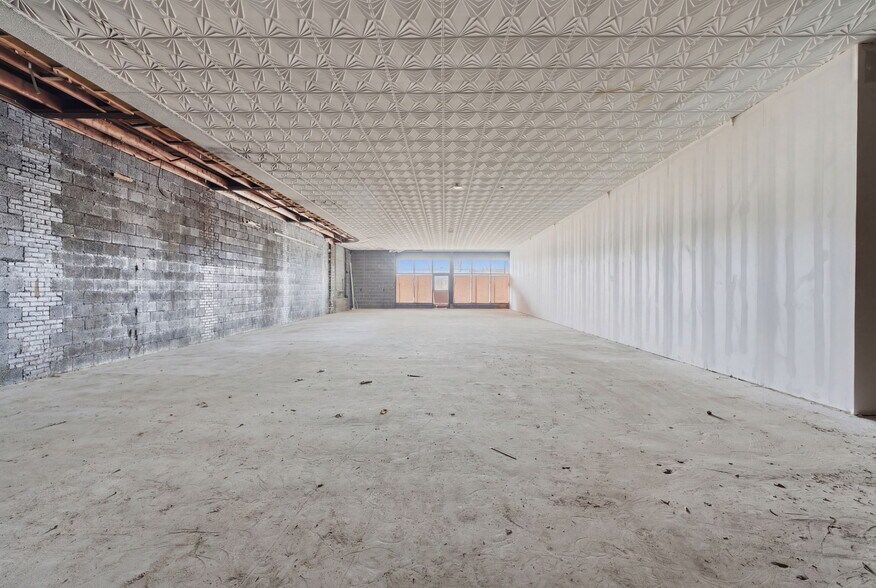 More Photos Of 657 Silas Deane Hwy, Wethersfield Freestanding For Lease