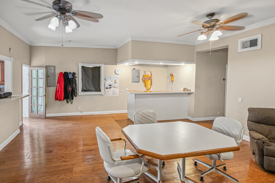 More Photos Of 314 State St, Alton Restaurant For Sale