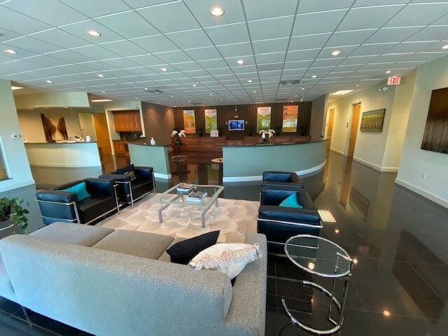 More Photos Of 1451 Global Ct, Sarasota Showroom For Lease