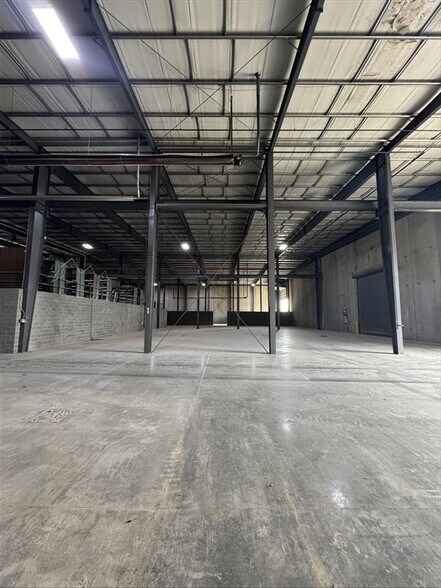 More Photos Of 16565 River Rd, Noblesville Distribution For Lease