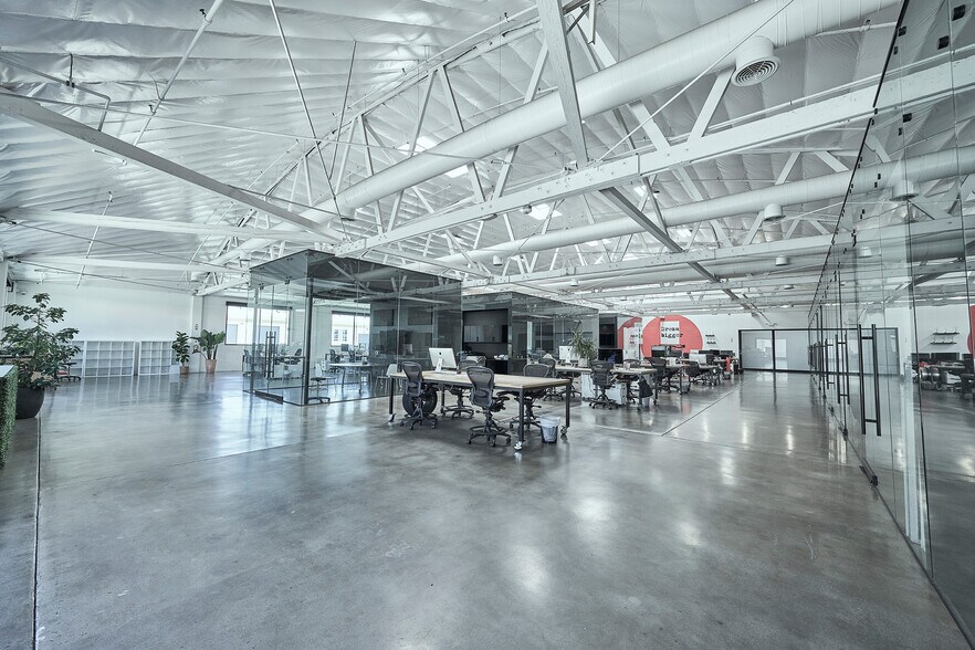 More Photos Of 5431 W 104th St, Los Angeles Flex For Lease