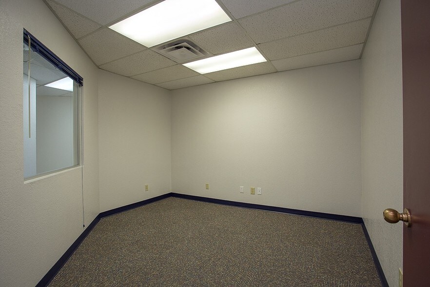More Photos Of 3118 E McDowell Rd, Phoenix Office For Lease