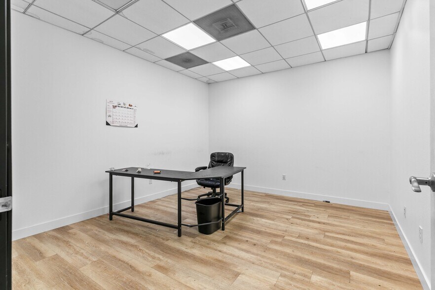 More Photos Of 9362 Eton Ave, Chatsworth Warehouse For Lease