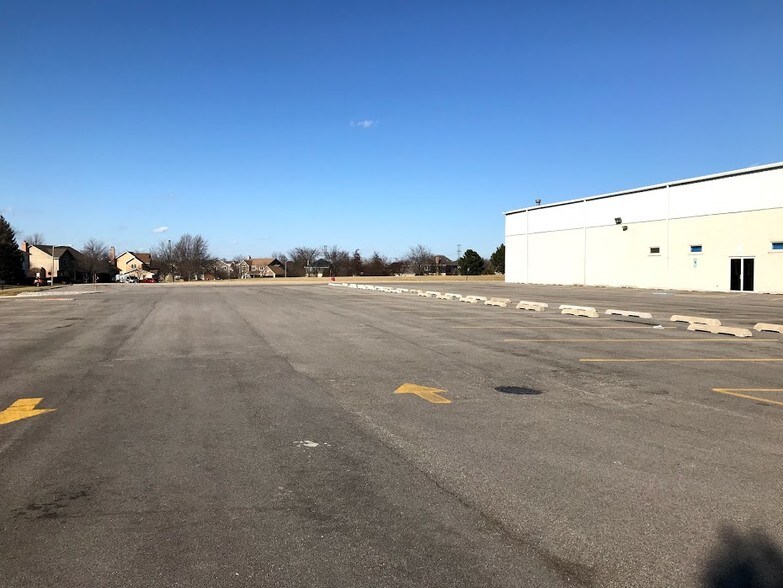 More Photos Of 10850 W Laraway Rd, Frankfort General Retail For Lease