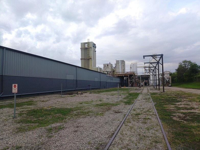 More Photos Of 4250 Bells Ln, Louisville Manufacturing For Sale