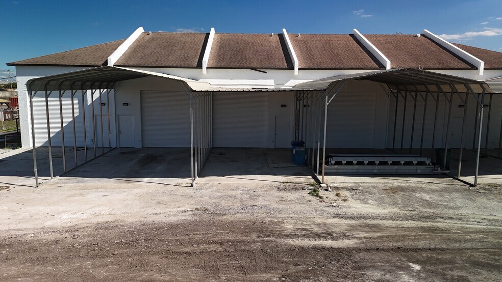 More Photos Of 2700 Evans Ave, Fort Myers Light Manufacturing For Lease