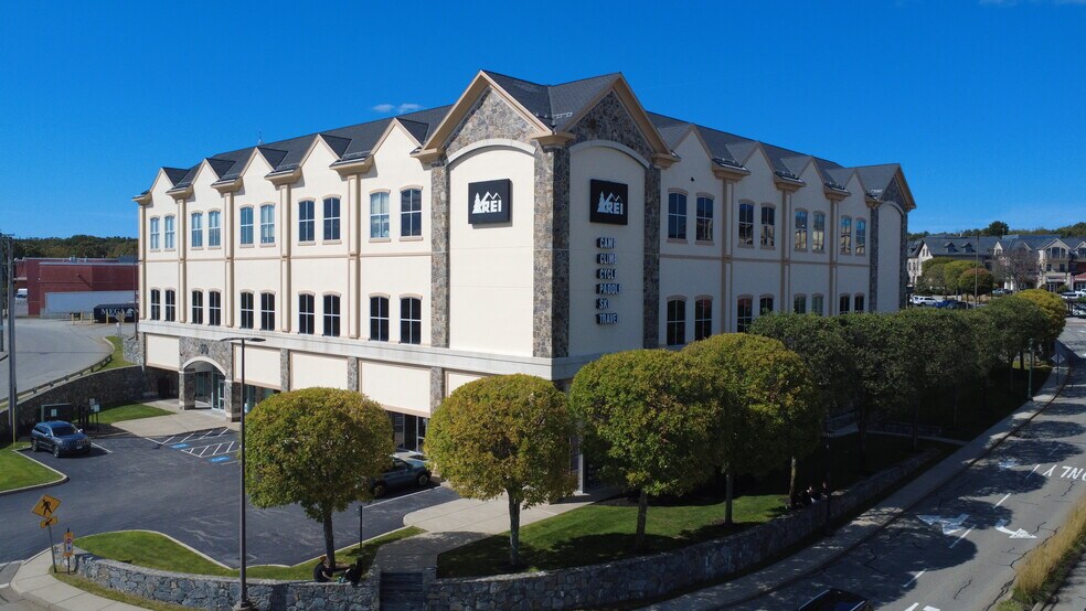 More Photos Of Sockanosset Cross Rd @ Rt. 2, Cranston Unknown For Lease