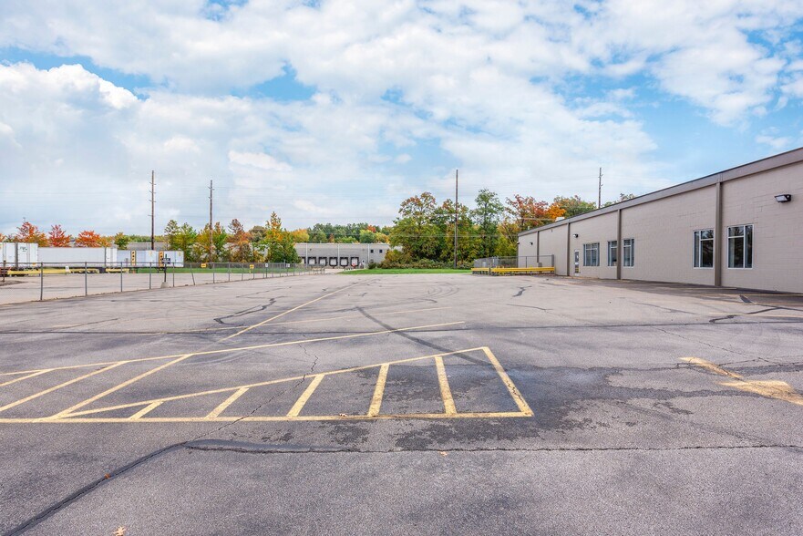 More Photos Of 1320 Taylor St, Elyria Warehouse For Lease
