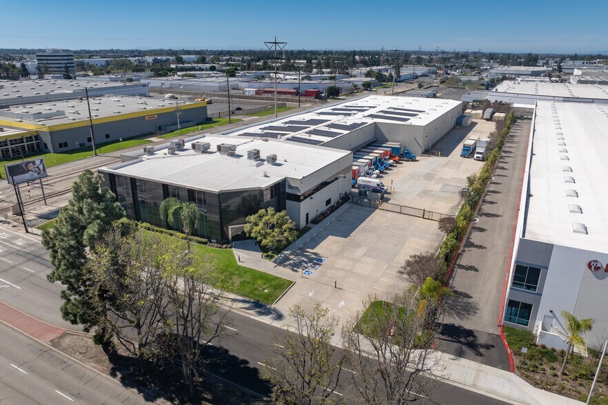 More Photos Of 3220 S Fairview St, Santa Ana Warehouse For Lease