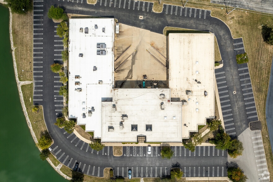 More Photos Of 600 Lakeview Plaza Blvd, Worthington Office For Sale