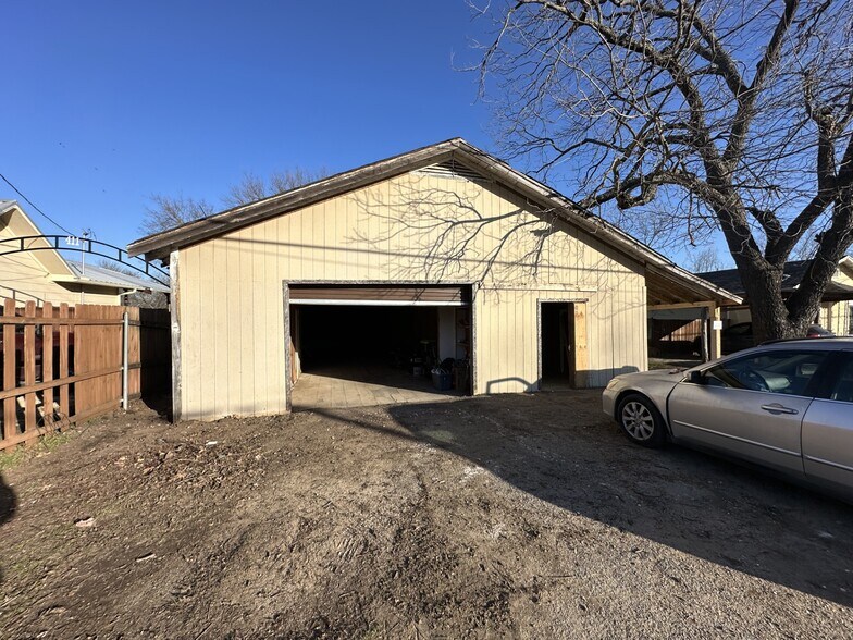 More Photos Of 417 S Prairie St, Pilot Point Land For Sale