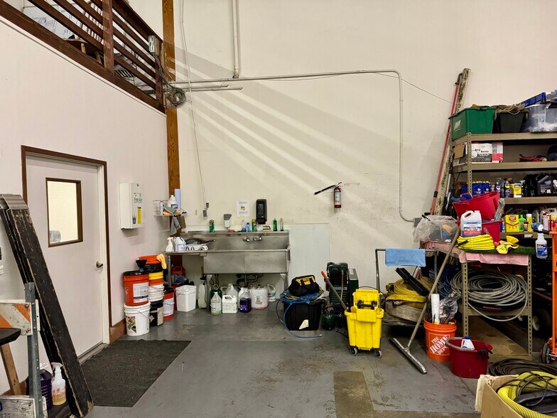More Photos Of 1100 Industrial Rd, San Carlos Research And Development For Sale