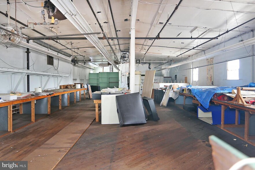 More Photos Of 308 S 1st St, Lebanon Warehouse For Sale