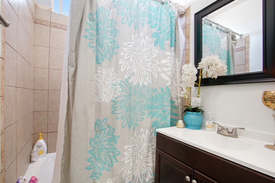 More Photos Of 2364-2370 Lime Ave, Long Beach Multifamily For Sale