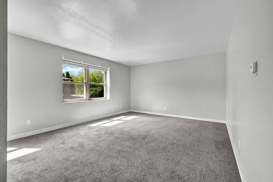 More Photos Of 1203 E 11th St, Davenport Apartments For Sale