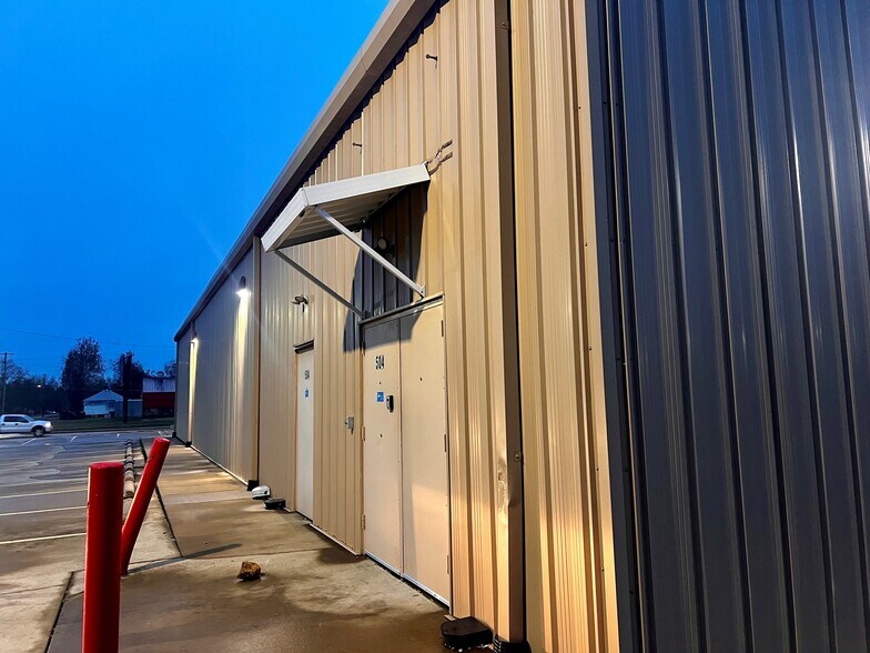 More Photos Of 530 W Main St, Hugo Freestanding For Lease