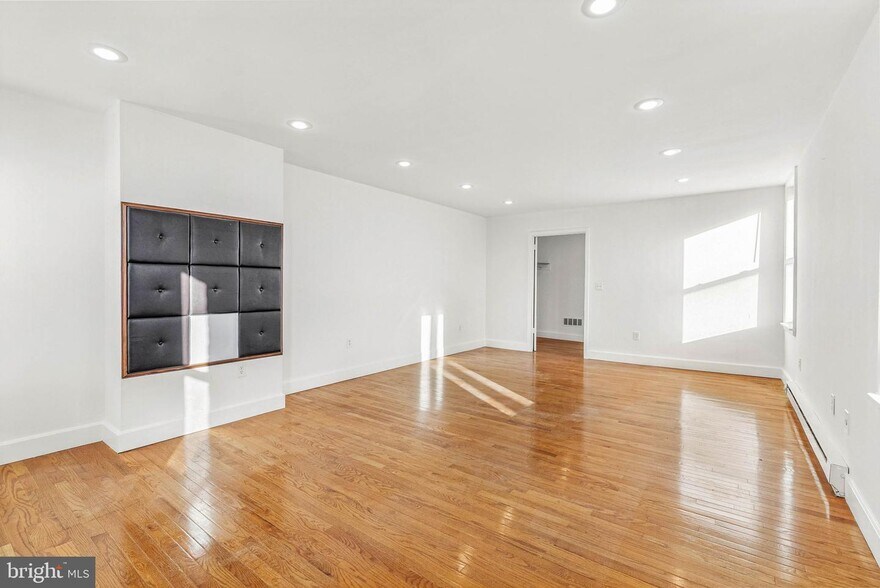 More Photos Of 2053 S Croskey St, Philadelphia Freestanding For Sale