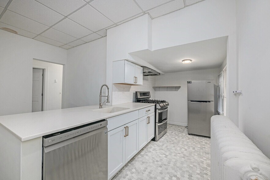 More Photos Of 2501 Poppleton Ave, Omaha Apartments For Sale