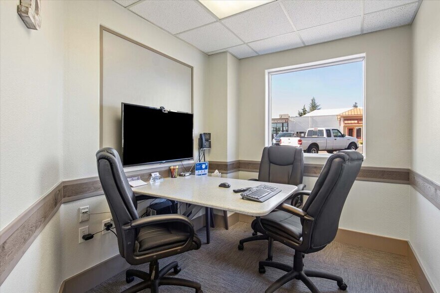 More Photos Of 19230 SE McLoughlin Blvd, Gladstone Medical For Sale