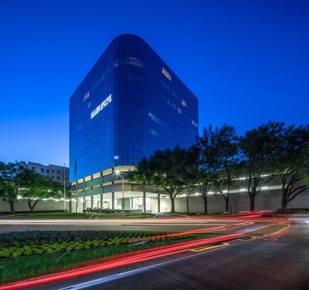 More Photos Of 4900 Woodway Dr, Houston Office For Lease