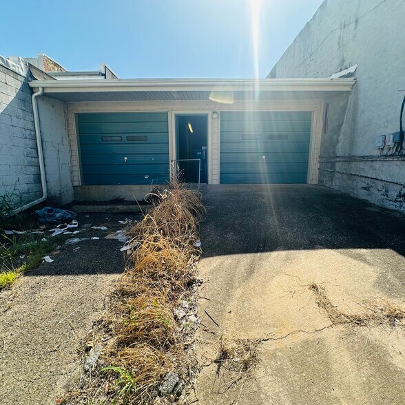 More Photos Of 106 S Broadway St, Cleveland Storefront For Sale