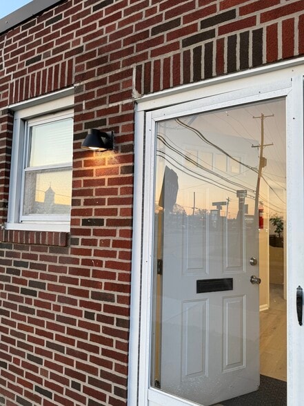 More Photos Of 2216 Macdade Blvd, Holmes Medical For Sale