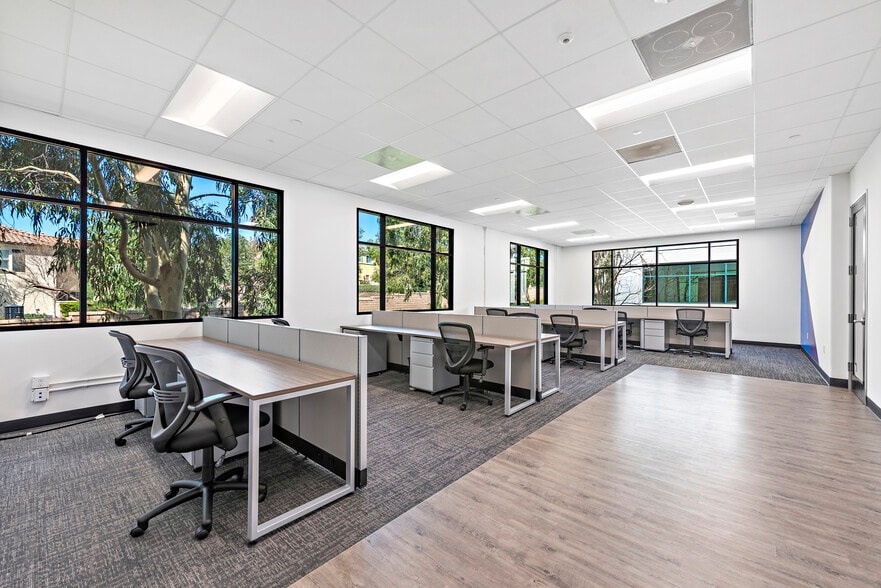 More Photos Of 25 Orchard Rd, Lake Forest Office For Lease