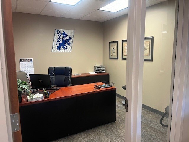 More Photos Of 100 Bradford Rd, Wexford Medical For Lease