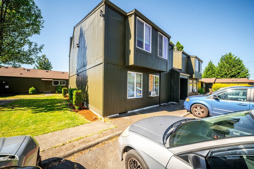 More Photos Of 1046 NE 17th Ave, Hillsboro Apartments For Sale