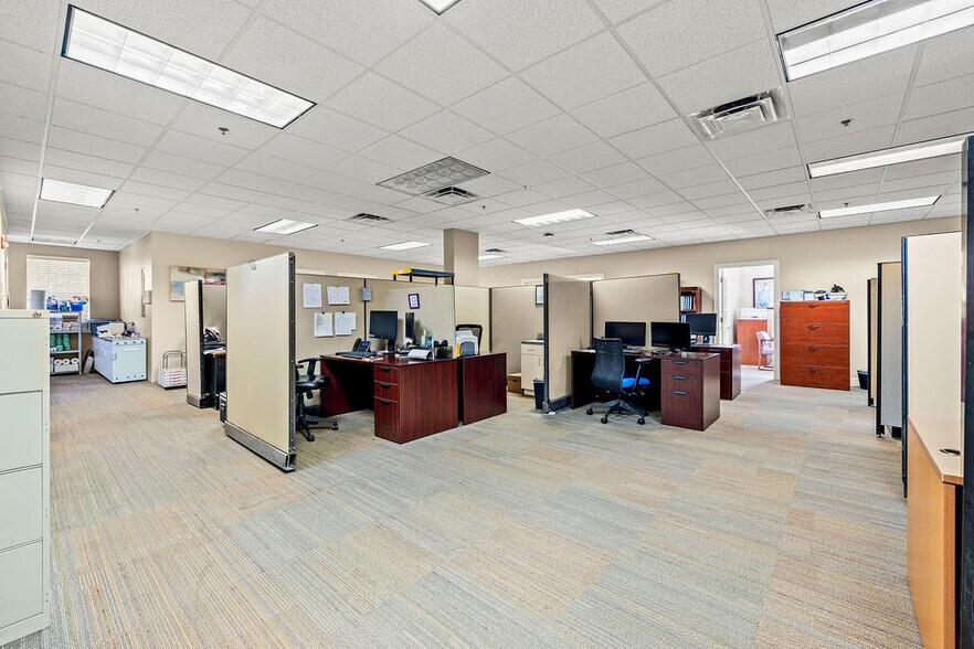 More Photos Of 1555 Indian River Blvd, Vero Beach Medical For Lease
