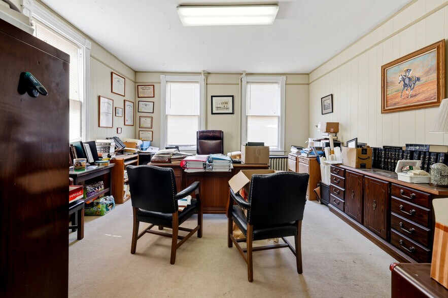 More Photos Of 3 E Market St, Leesburg Office For Sale