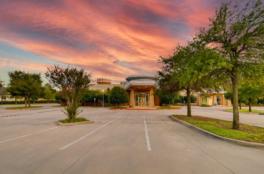 More Photos Of 1545 E Southlake Blvd, Southlake Medical For Lease