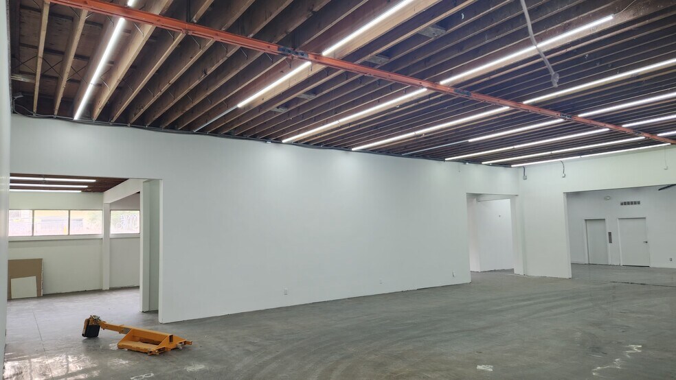More Photos Of 543 N Fairfax Ave, Los Angeles Loft Creative Space For Lease