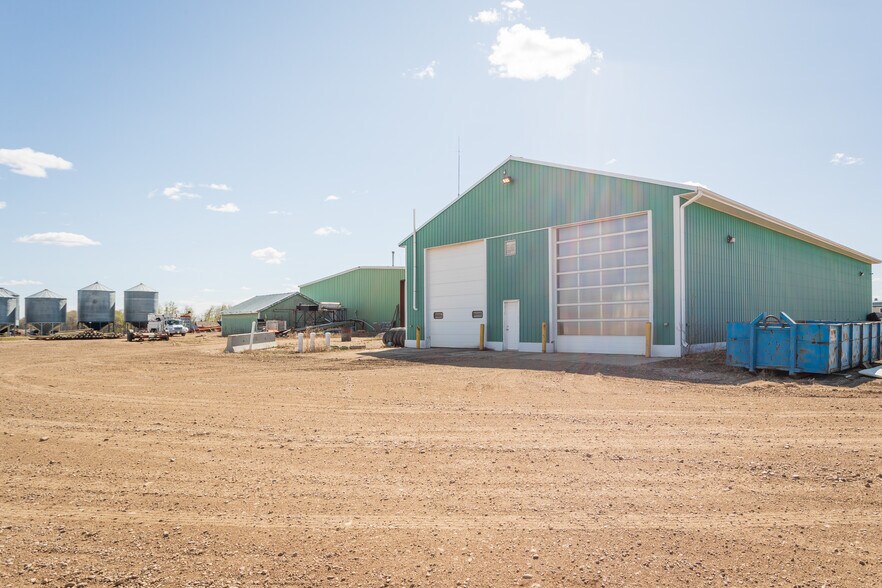 More Photos Of 310 Williams Industrial Dr, Neilburg Service For Sale