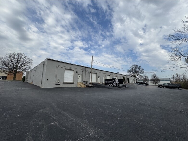 More Photos Of 2342 Centerline Industrial Dr, Saint Louis Warehouse For Lease