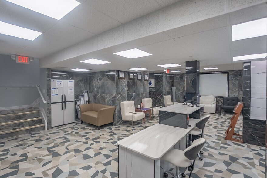 More Photos Of 15645 Farmington Rd, Livonia Medical For Lease