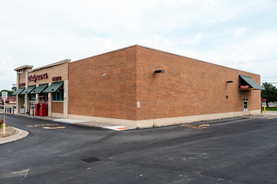 More Photos Of 533 S Lincoln Ave, York Drugstore For Sale