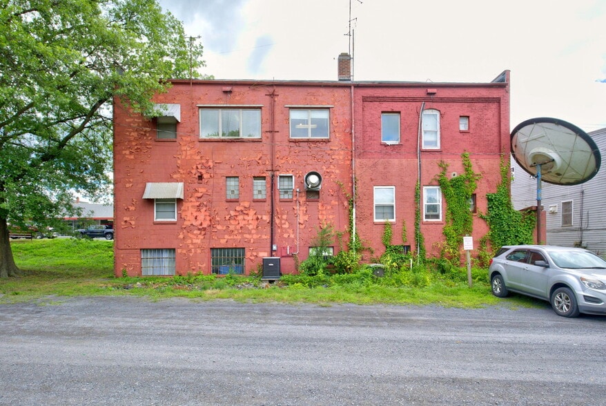 More Photos Of 162-166 N Main St, Broadway Office For Sale