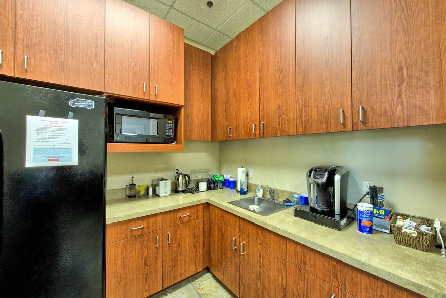 More Photos Of 11840 Pierce St, Riverside Office For Lease